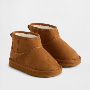 GAP Tan Kids Slippers